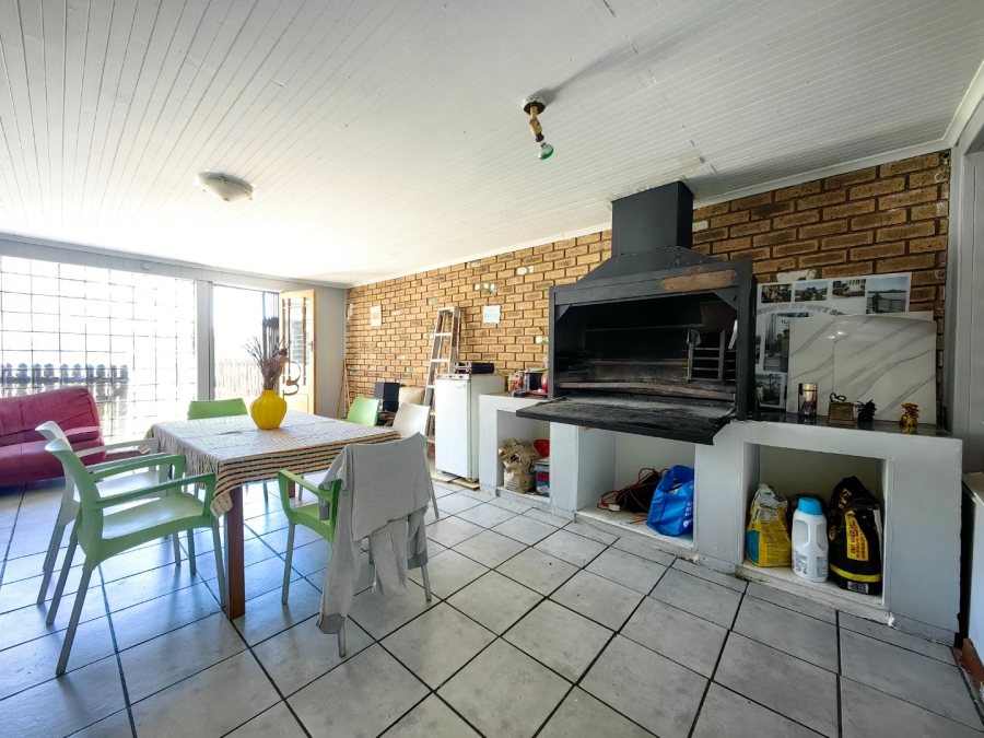 4 Bedroom Property for Sale in Richwood Western Cape